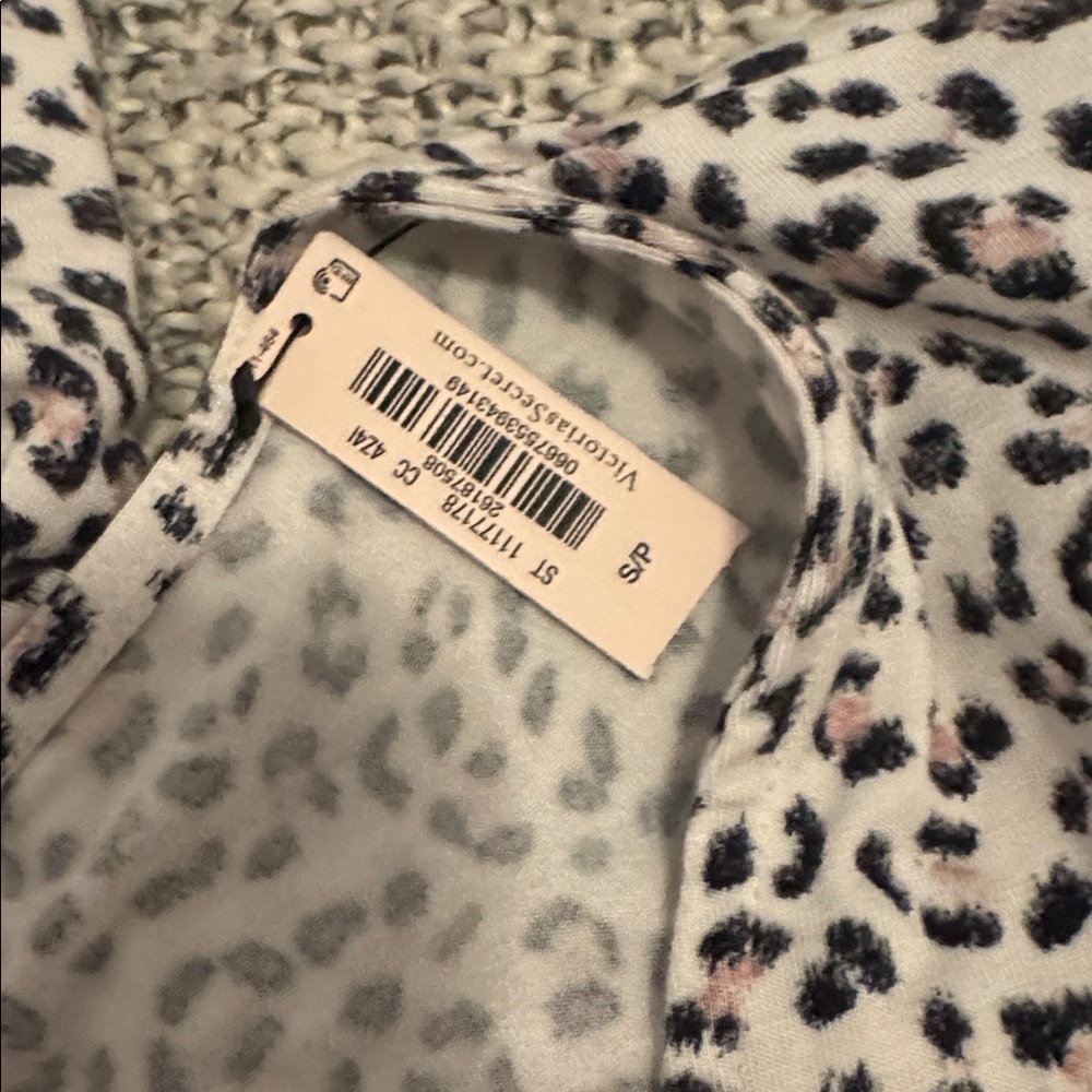 Victoria’s Secret Leopard Print Lightweight Cardigan Top Size Small NWT - Picture 5 of 5